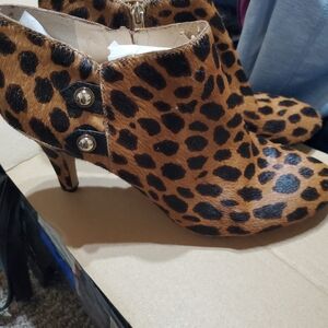 Vince Camuto Cow Hair Leopard Print Ankle Boot size 9 1/2 39 1/2